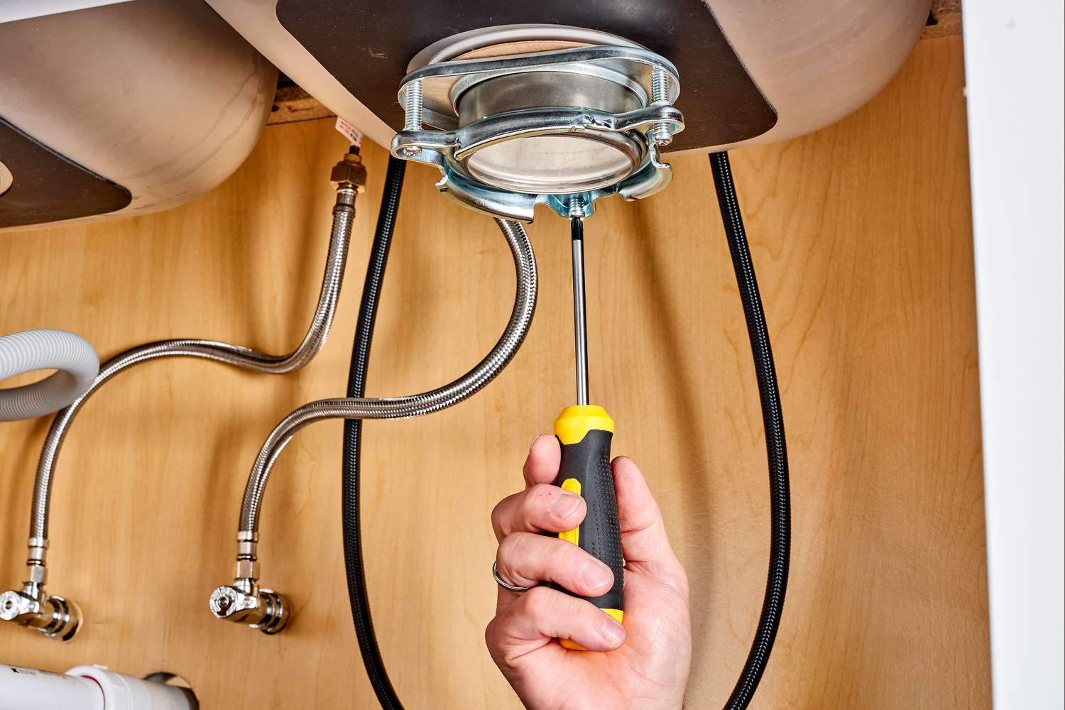 garbage-disposal-installation