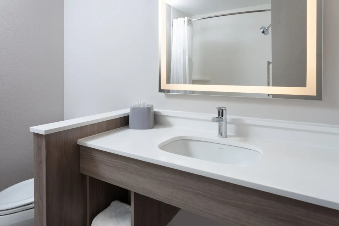 Holiday Inn & Suites